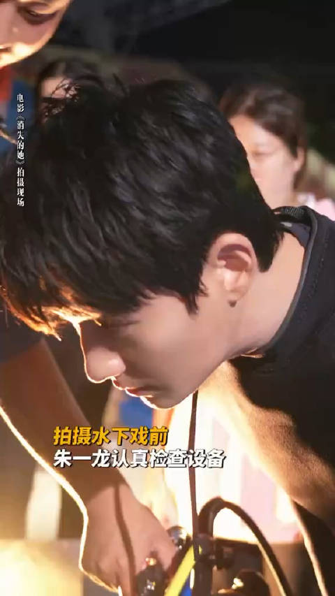 朱一龙戏外潜水反差萌,阳光开朗大男孩引期待