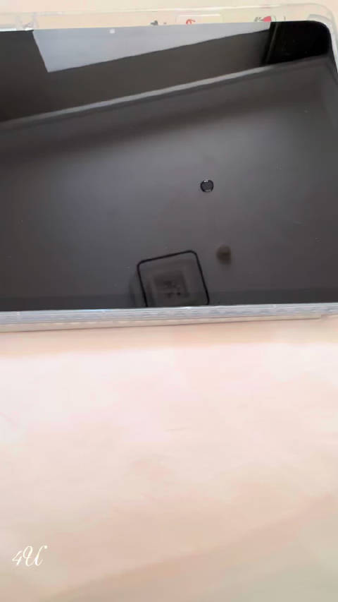 当我发现平板上有一滴水时