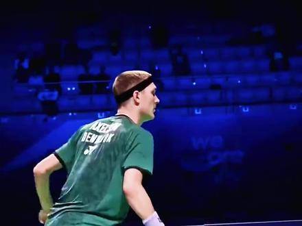 梁伟铿与王昶的极致放松状态，看似滑稽却笑点满满