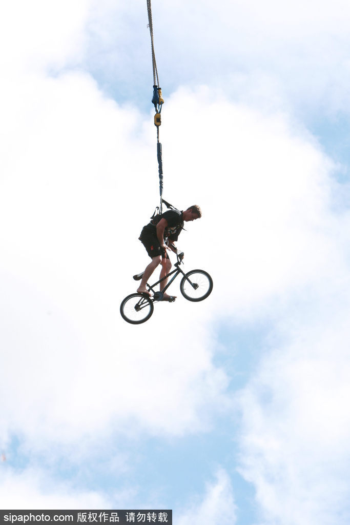 向人体发起挑战 盘点世界各地“超人”