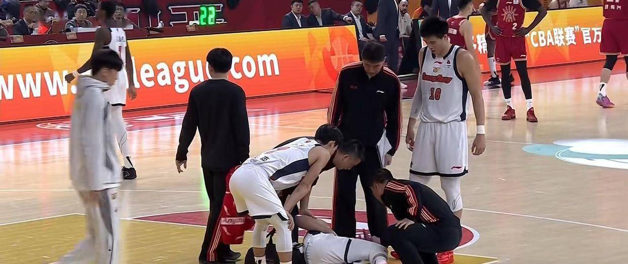 广东95-89迎7连胜!3外援合砍54分!2人遭驱逐，杜锋迎2好消息1坏消息
