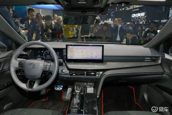 第九代凯美瑞针对中国市场与华为联手全新打造了车机系统