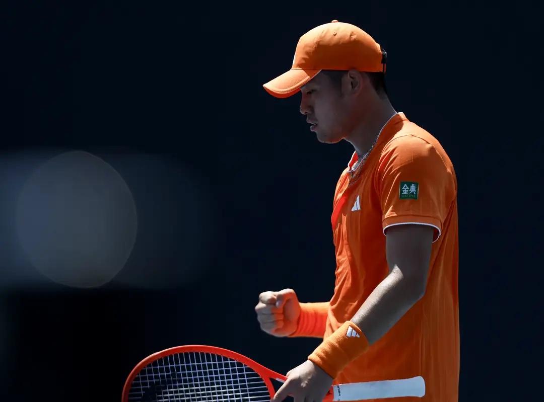 首秀喜忧参半！2026澳网首轮战罢，4名中国球员晋级次轮