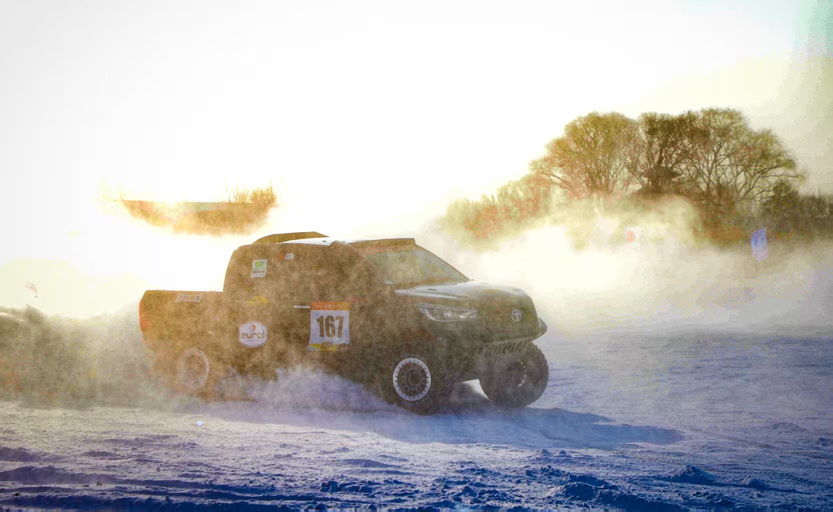 “燃情冰超·创意迎省运”2026雪人杯全民汽车冰雪短道拉力赛在齐齐哈尔市昂昂溪区激情开赛