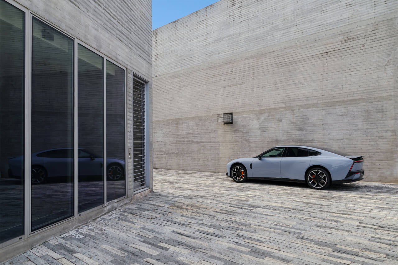 全新小鹏P7:从未来开回现实的“陆地星舰”