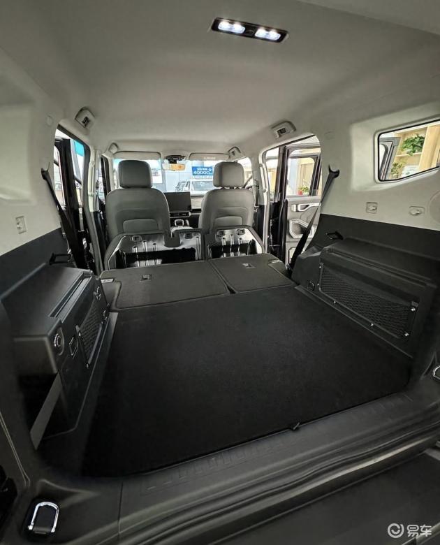 捷途旅行者座椅评测:后座空间大，地台平整