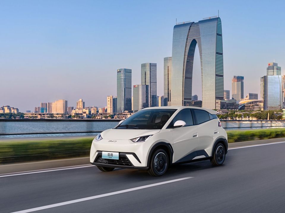 想省钱买车要三思:增程可以当纯电车开,插混真不行,就一个差别