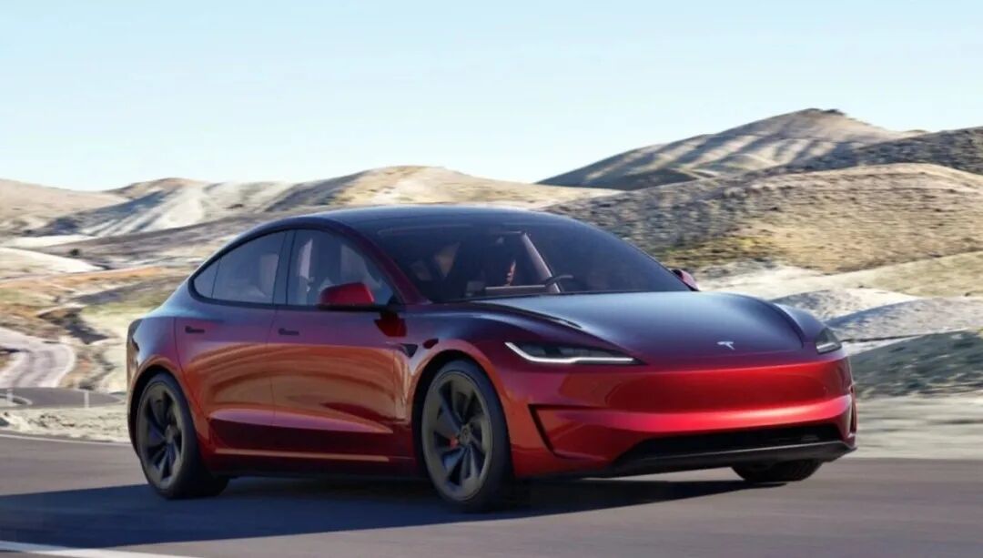 续航破 700km 纯电轿车终极对决:14 万起就能跑长途,谁是性价比之王?