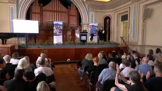 AI教父辛顿警告：2026年AI或失控，人类地位不保？