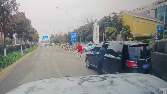 视频车这么做对吗？ 如果换成你，你会如何处理？