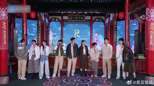 陈哲远不知道节目的度，下秒李晨郑恺示范，看着都感觉疼