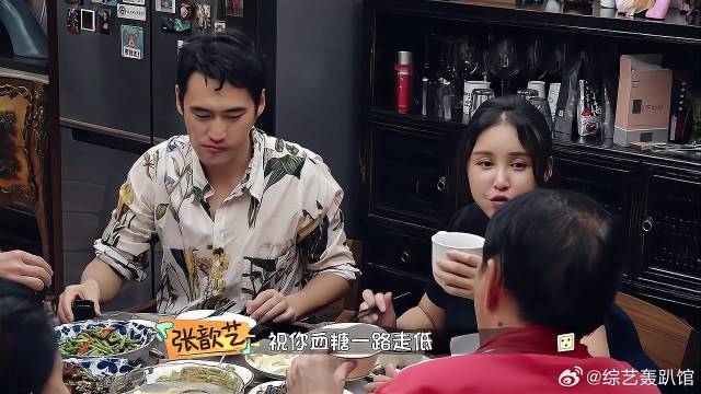 张歆艺花式祝福，直接给爸爸整不会了，该死的血糖！