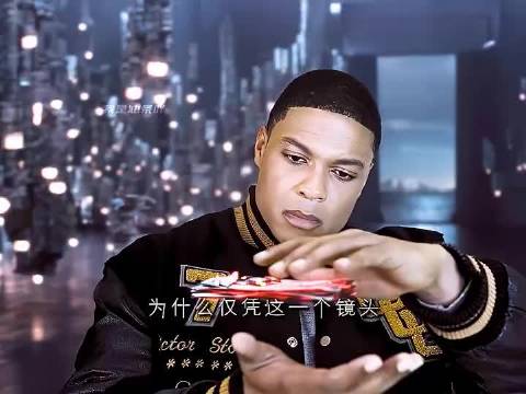 根本没有钢铁侠的那种魅力，感觉就像个破机器人