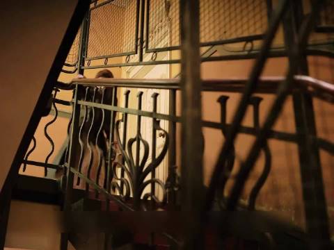 女孩远赴国外见男友遭冷遇，佟大为刘亦菲新剧引关注