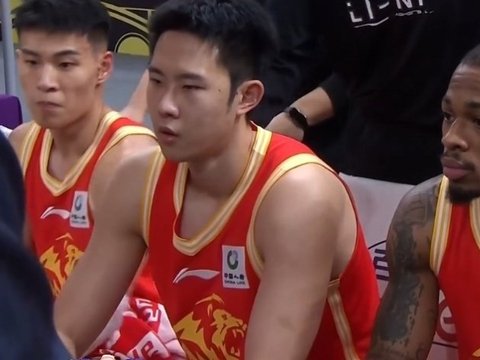 广厦vs青岛前瞻：孙铭徽胡金秋冲主场10连胜，刘维伟能否率队爆冷