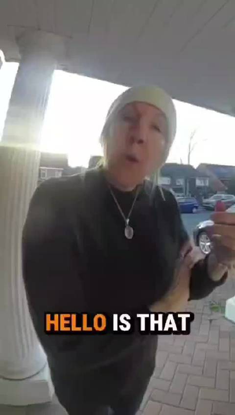 外籍车主购比亚迪遭女邻居挑剔，称呼Sir引不满