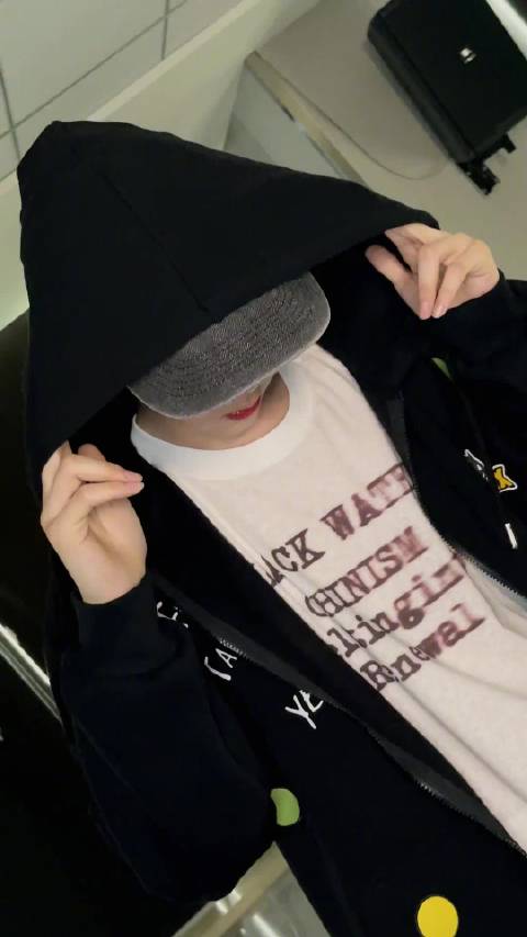 帅气小jo出现 太会表情管理了 营业水平是一级的