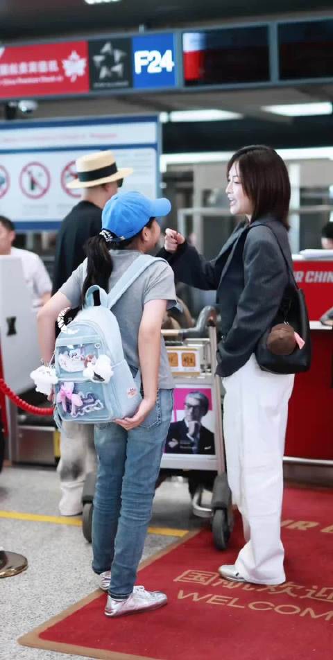 包文婧被邓莎羡慕婚姻，曾主动求婚包贝尔40次