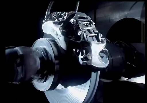 当你以249英里每小时的速度驾驶布加迪时猛踩刹车会发生什么