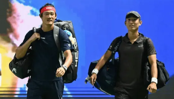 [2026年01月21日]澳网男双：张之臻商竣程浪费两个赛点 憾负跨国组合止步首轮