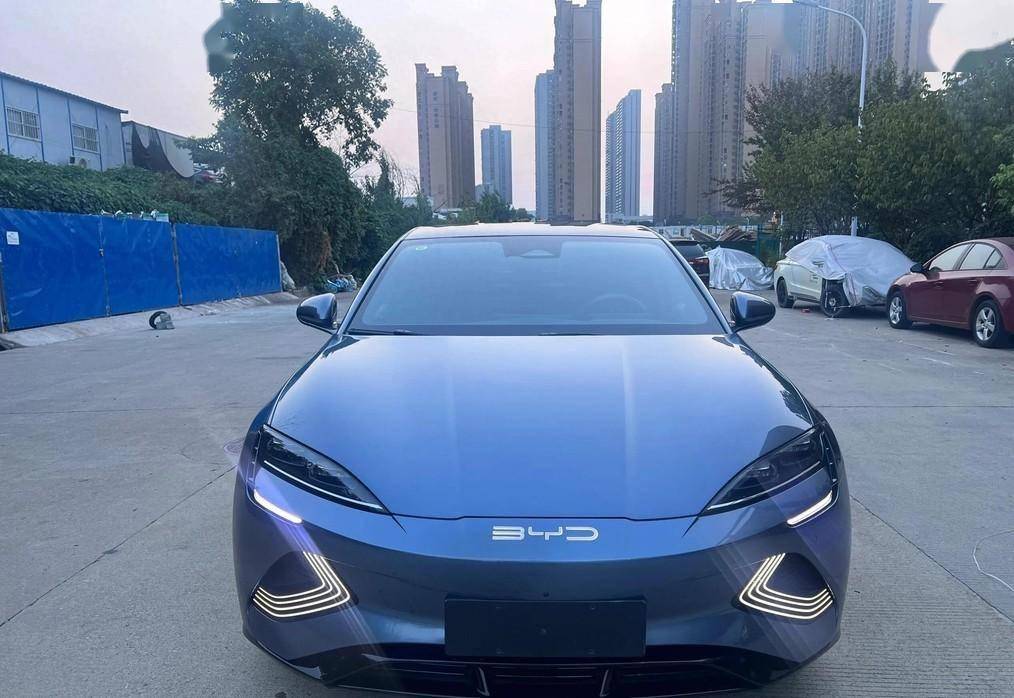 电动车续航破千公里时代即将到来?2024电池技术革新揭秘!