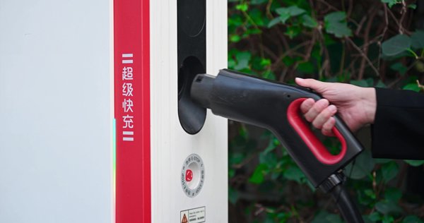 什么是电车充电？电车充电全面指南| 华为数字能源