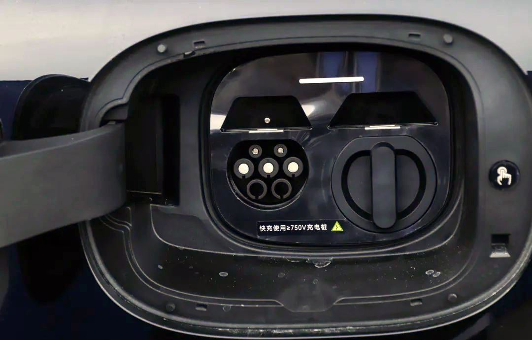 智界R7增程式混动SUV发布：配备华为智驾与奇瑞1.5T，市场竞争力如何？-有驾