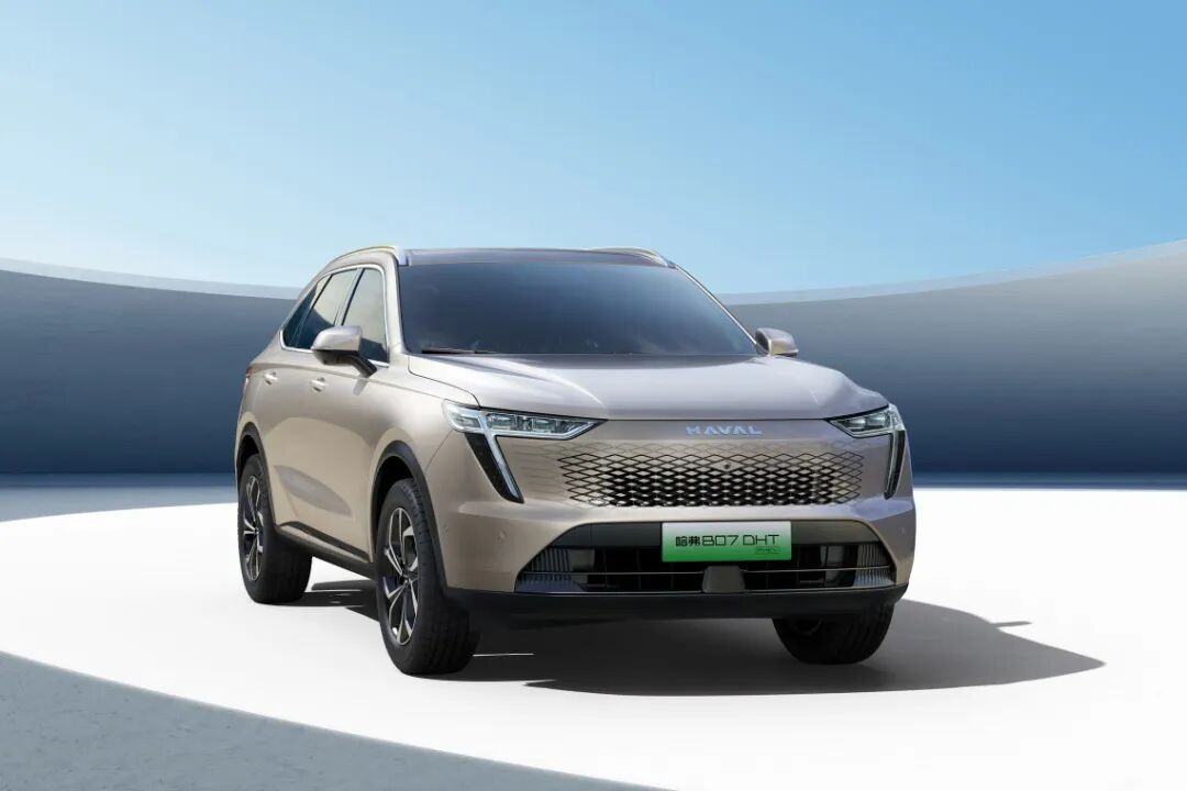 不到15万,标配四驱+座椅加热,轴距超2.8米,油耗5.5L,又稳又省还舒适