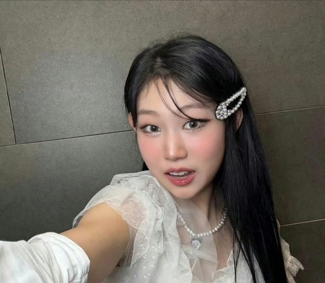 小沈阳的女儿沈佳润在韩国发专辑出道,首周销量仅为65张,MV点击量仅2000