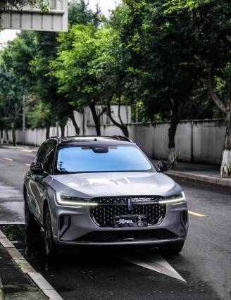 带娃家庭选车:拥挤的“后排”是大短板_环球新闻网