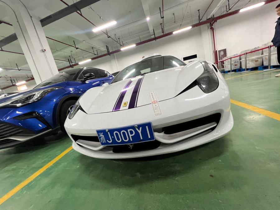 1992年出生男子犯贪污罪被执行，与其有关系的案外人名下3辆豪车被法院查封法拍，已有多人预约看车