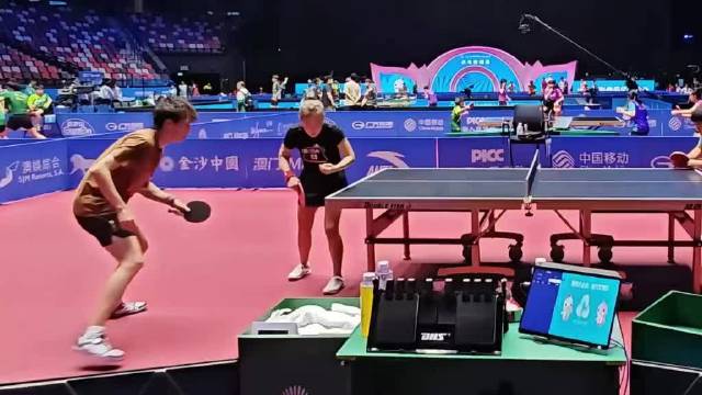 十五运混双1/8决赛林高远赛场拼搏