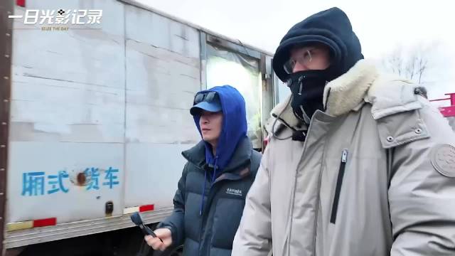 刘昊然董子健逛沈阳早市遇热情摊主变社恐