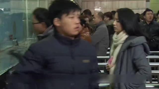 沈冰失去男友及闺蜜伤心之下离开北京，疯子不想放弃一路追随