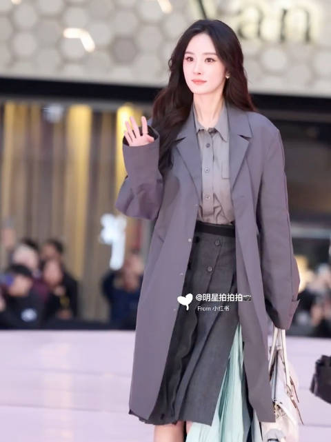 我天哪完全是千金，Prada女王的气场 杨幂马龙徐若晗同框