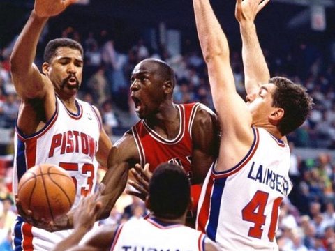 乔丹：只有4个人能在我那个年代打球，哈登库里都不行