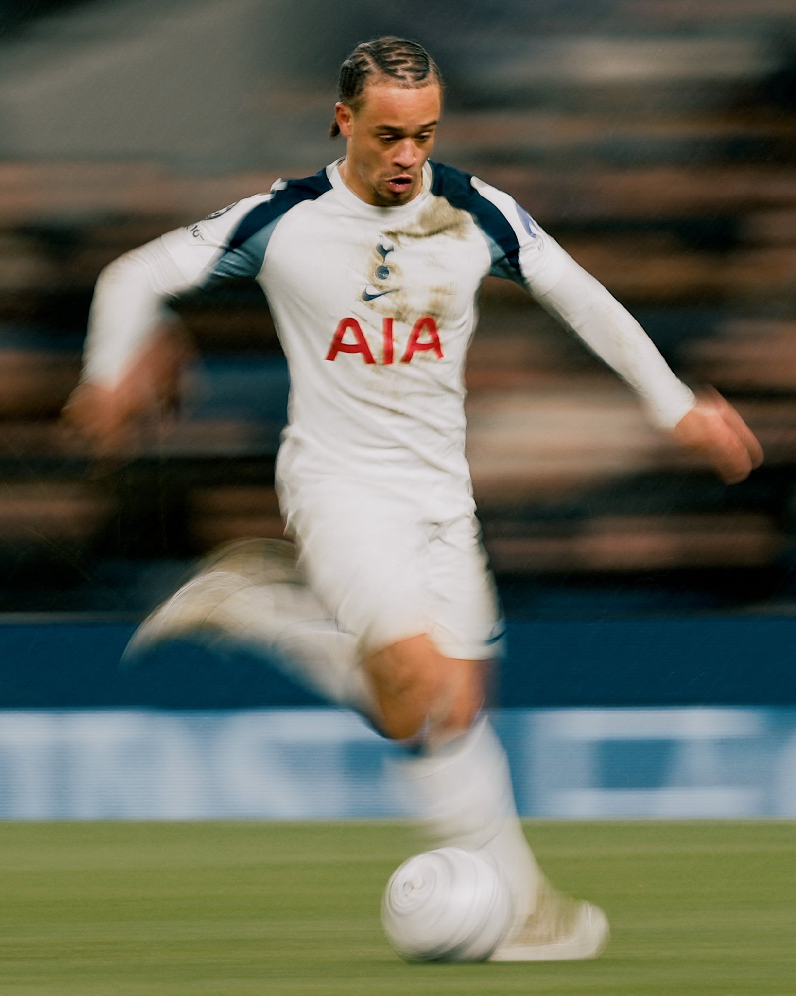 面对德甲球队，西蒙斯可谓是颇有心得