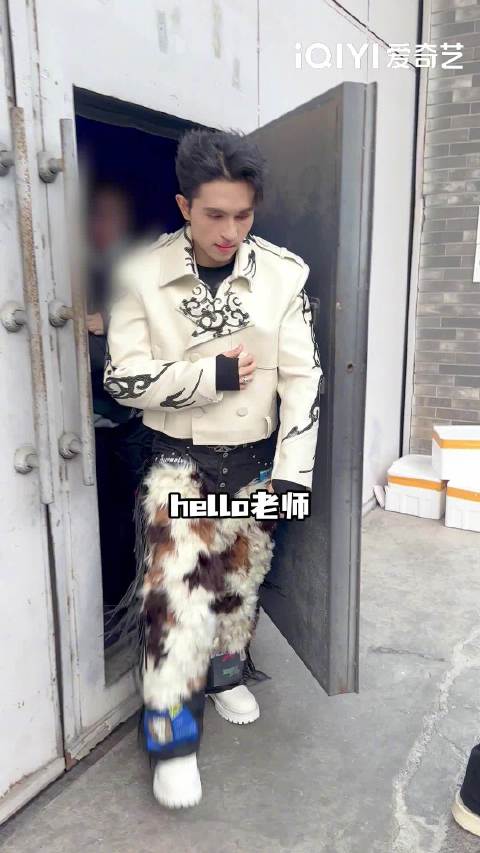 i新说唱的魂魄在此刻狠狠燃烧了 @SHarK米尔艾力 @翁杰Winjay @镀Yesido