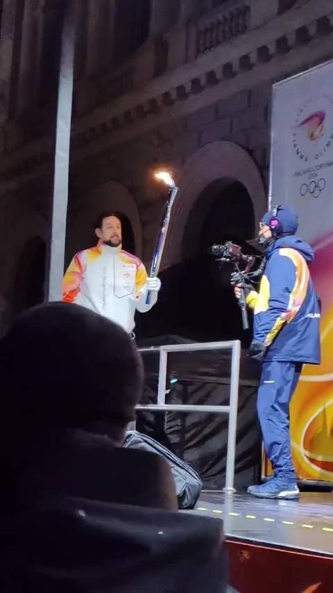 米兰冬奥会首创双主火炬同步燃熄，达·芬奇绳结灵感点亮可持续理念