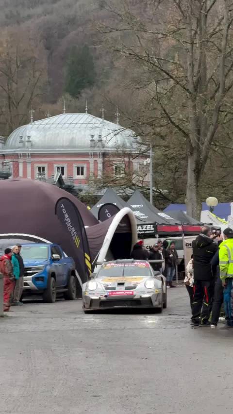 保时捷911拉力赛车，拉拉手刹，丝滑入库