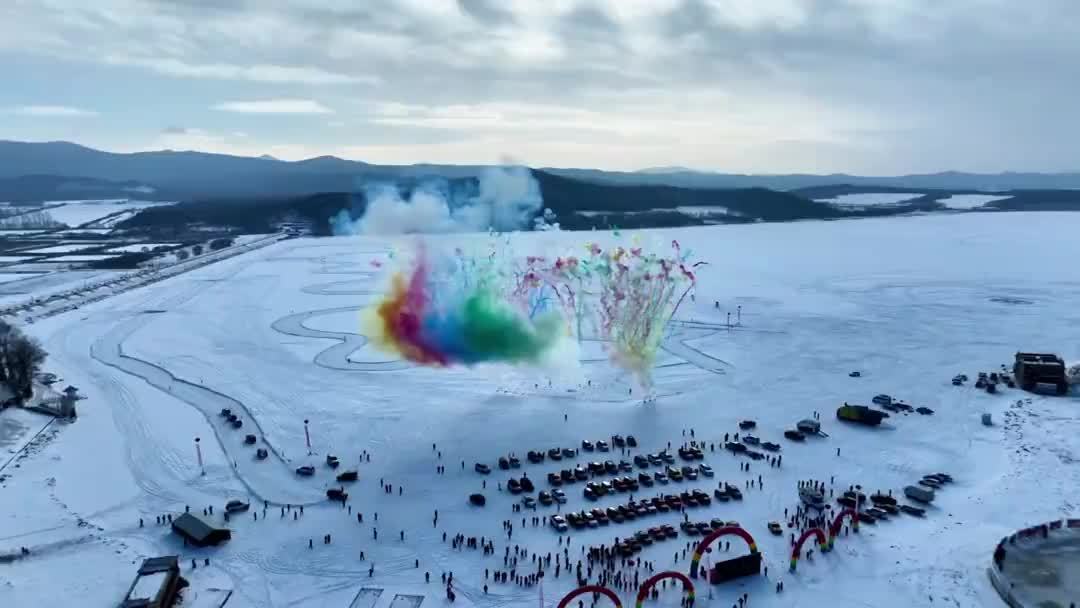 北大荒八五二蛤蟆通汽车场地赛激情开赛，零下30℃极寒赛道演绎速度与热血