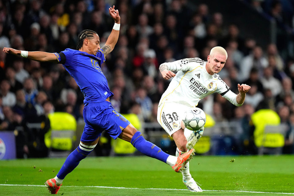 皇马右路仅1席，3大巨星争夺！阿韦洛亚下一场到底用谁？