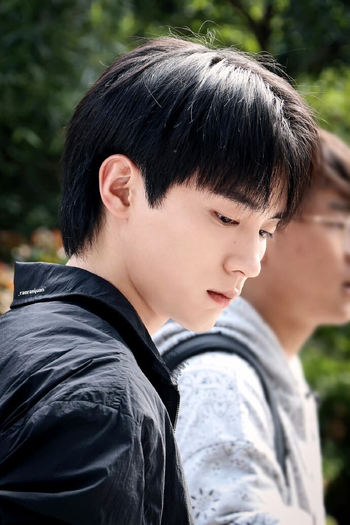 《焕羽》：男女主素颜出镜？张婧仪周翊然让化妆师太省事