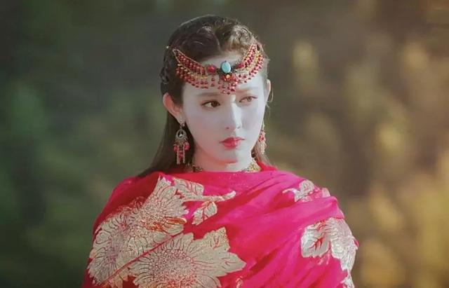 《东宫》女主是翻版唐嫣？被网友吐槽旧照与现在差别太大