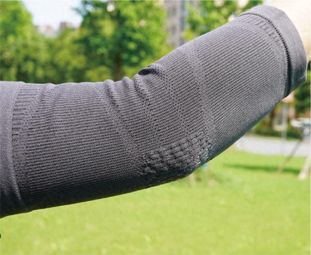 “纤维芯片”编织进织物。 本文图片均为 复旦大学 供图