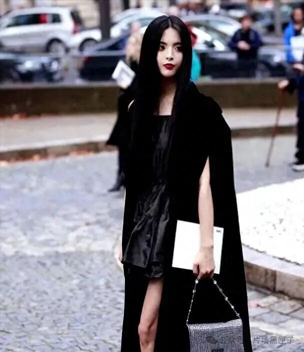 杨超越有大花潜力,近期活动她的气场和表现力跟在女团时期判若两个人