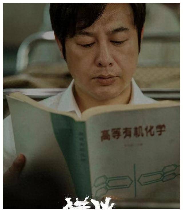 48岁张颂文演反派,演技大比拼,见证《猎冰》与《狂飙》差异!