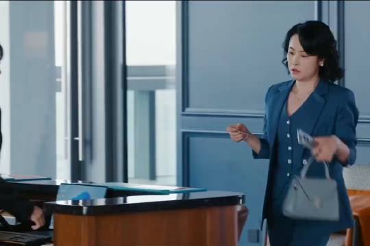 童瑶新剧开播后备箱全是包，再现顾佳经典形象