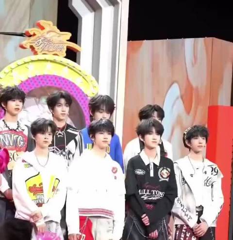 TF四代亮相川渝春晚录制现场