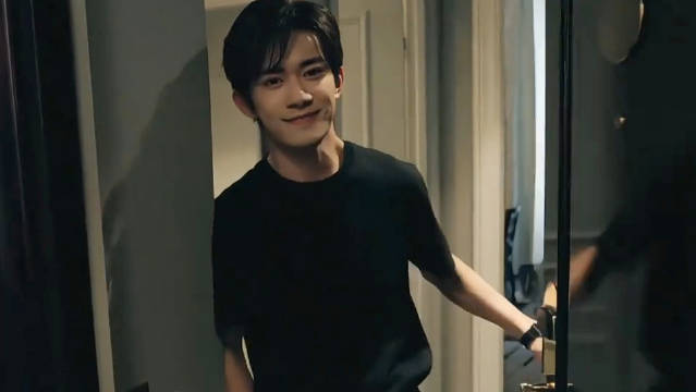 易烊千玺24岁成金鸡最年轻影帝，为角色隐去星光